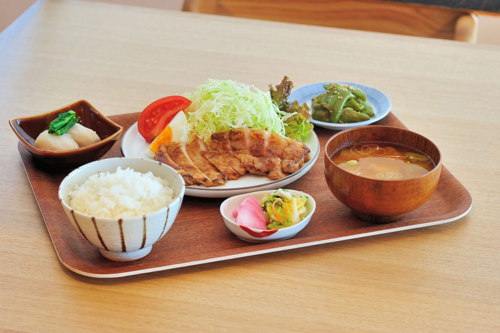 An example of the lunch set for guests visiting the Hakkaisan Company Cafeteria.